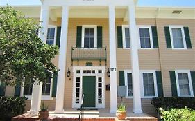 Cozy Quiet St Augustine Private Condo - 2Bed, 1 Bath, Sleeps 6, Steps To Historic St Augustine Center & All Tourist Attractions, Restaurants, Cafes, Backyard, Porch