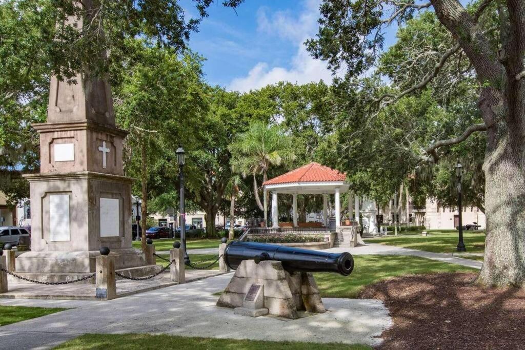 Cozy Quiet St Augustine Private Condo - 2Bed, 1 Bath, Sleeps 6, Steps To Historic St Augustine Center & All Tourist Attractions, Restaurants, Cafes, Backyard, Porch St. Augustine Exterior foto
