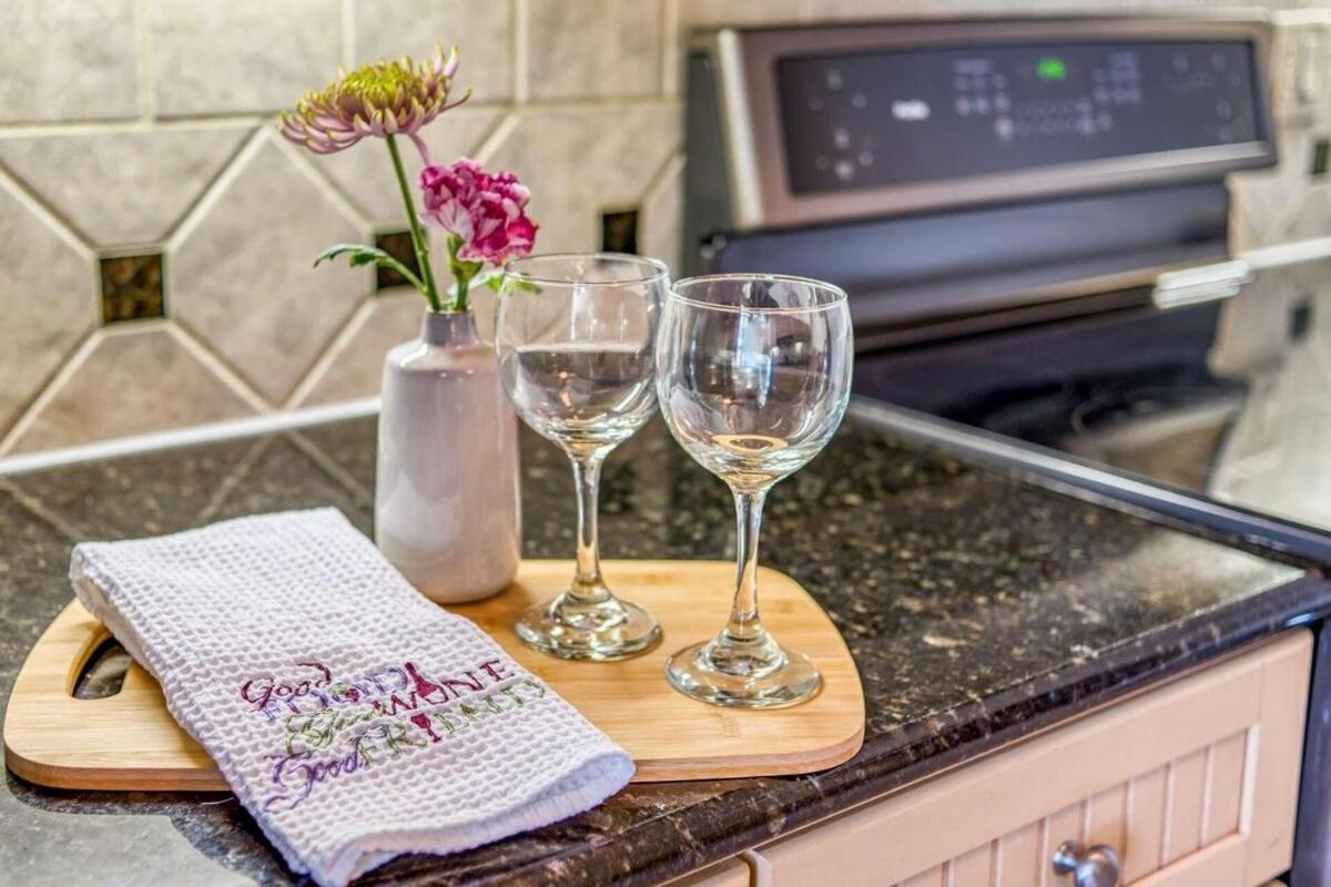 Cozy Quiet St Augustine Private Condo - 2Bed, 1 Bath, Sleeps 6, Steps To Historic St Augustine Center & All Tourist Attractions, Restaurants, Cafes, Backyard, Porch St. Augustine Exterior foto